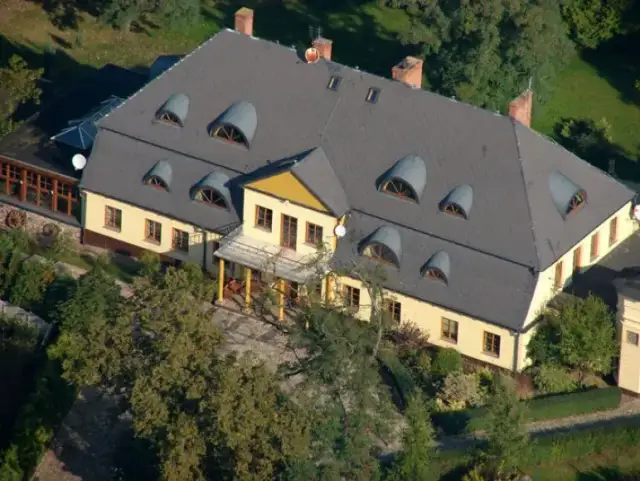 Dworek pod Herbem: Odkryj perłę Doliny Baryczy!