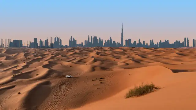 Nad jakim morzem leży Dubaj? Odkryj jego strategiczne położenie
