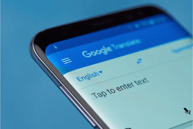 Czy aplikacja Tłumacz Google jest darmowa? Poznaj jej możliwości i ograniczenia