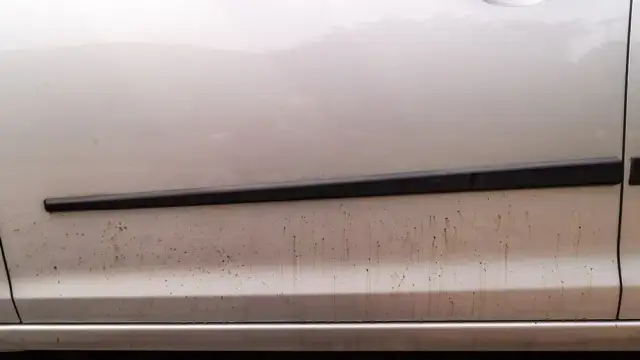 Jak usunąć asfalt z lakieru? Bezpieczny poradnik eksperta.