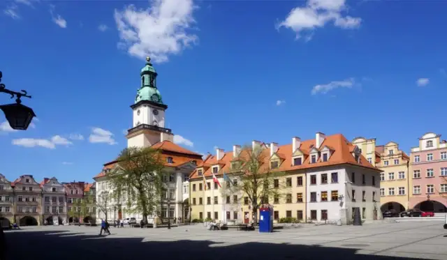 Jelenia Góra ile mieszkańców? Sprawdź zaskakujące statystyki ludności