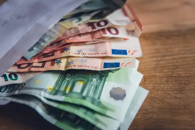 Kredyty frankowe: Unieważnić umowę i odzyskać pieniądze? Sprawdź!