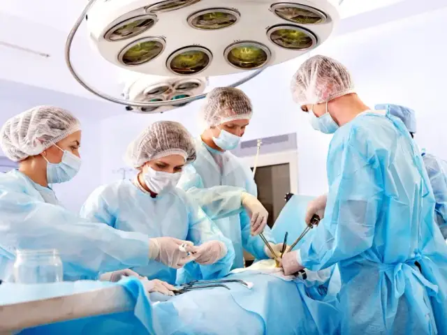 Ile kosztuje usunięcie zaćmy? Ceny i różnice w klinikach w Polsce