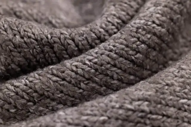 Jak zwęzić sweter robiony na drutach i uzyskać idealne dopasowanie