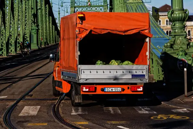 Ile płaci spedycja za km busem? Realne stawki i zyski 3.5t