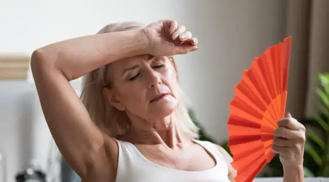 Jak długo trwają objawy menopauzy? Czas trwania i różnice u kobiet