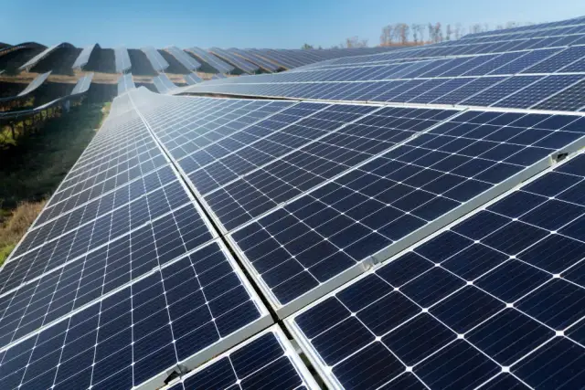 Elektrownie słoneczne w Europie: Liderzy, trendy i przyszłość PV