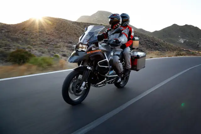BMW R 1200 GS – mocny motocykl na długie trasy z wyjątkowym komfortem