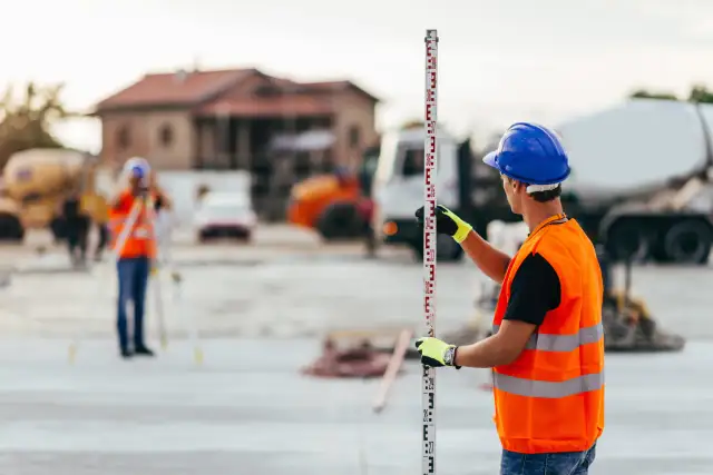 Co robi geodeta w terenie? Kluczowe zadania i wyzwania w pracy