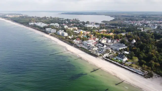 Mielno: Ile mieszkańców? Dane, trendy i sezonowy tłum