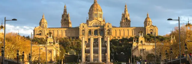 Najlepsze noclegi w Barcelonie: gdzie znaleźć idealne miejsce?