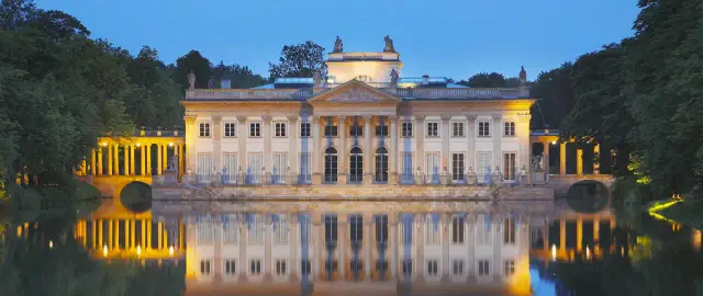 Łazienki Królewskie: jak dojechać ZTM? Najlepsze połączenia
