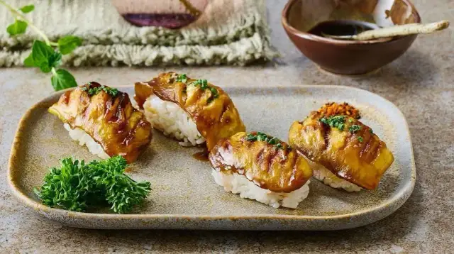 Z czym zrobić sushi wegetariańskie? Odkryj pyszne składniki
