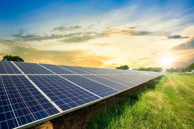 Jak zdobyć dofinansowanie na domową elektrownię słoneczną i zaoszczędzić