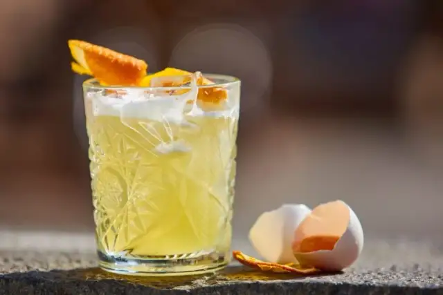 Jak przygotować idealny drink sour: przepis, składniki i historia