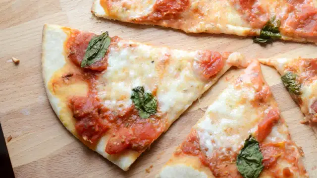 Pizza czy picca? Poprawna pisownia i odmiana słowa