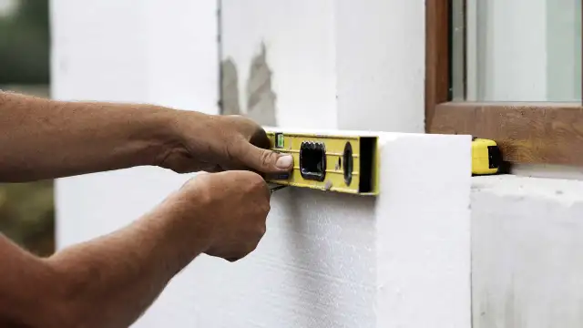 Ocieplenie poddasza styropianem czy wełną - kluczowe różnice