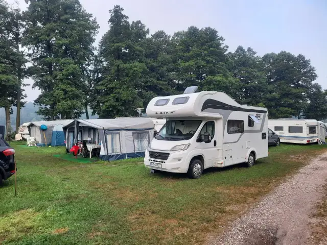 Gdzie z przyczepą kempingową na Mazury? Odkryj najlepsze miejsca