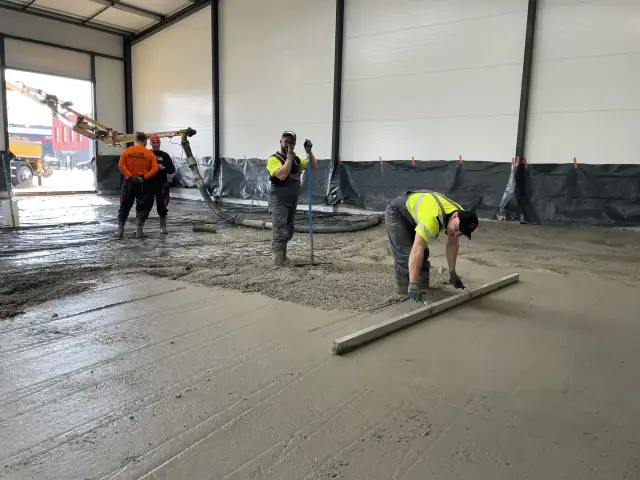 Jak wyrównać posadzkę betonową i uniknąć kosztownych błędów