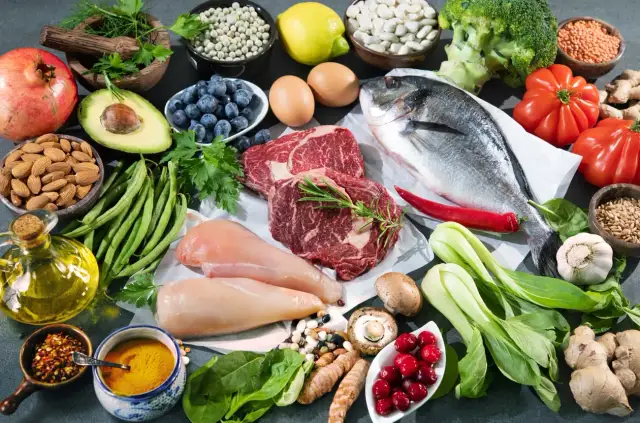 Dieta niskowęglowodanowa - Jak mądrze zacząć i co jeść? Zasady i menu