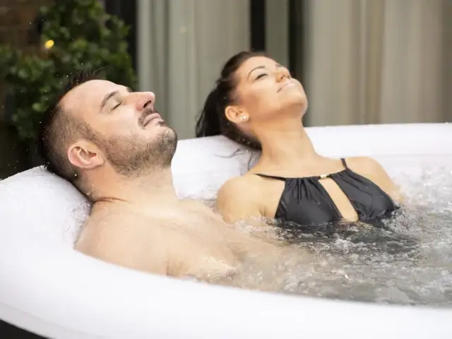 Lay-Z-Spa Miami - idealny basen do relaksu w ogrodzie i na tarasie