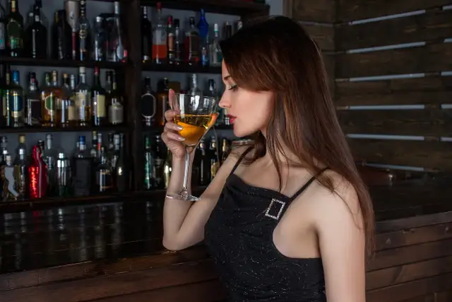Alkohol a antykoncepcja: Czy pigułka działa? Ekspert wyjaśnia!
