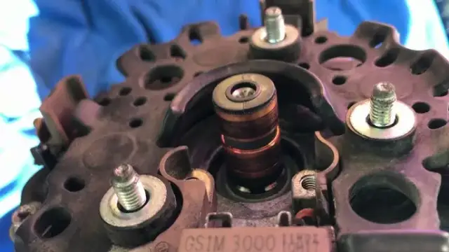 Jak łatwo i bezpiecznie wyjąć alternator w Toyota Avensis T25 – krok po kroku