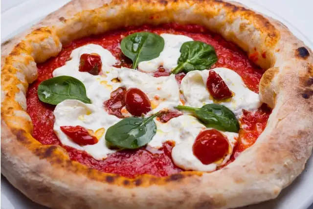 Masa de pizza napolitana - El secreto para un borde aireado y elástico