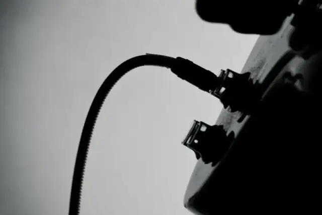Twoja pierwsza gitara elektryczna: jak zacząć i nie żałować?