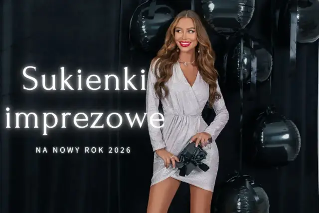 Elegancka kobieta w srebrnej, błyszczącej sukience prezentuje ekskluzywne sukienki wieczorowe na Nowy Rok 2026.