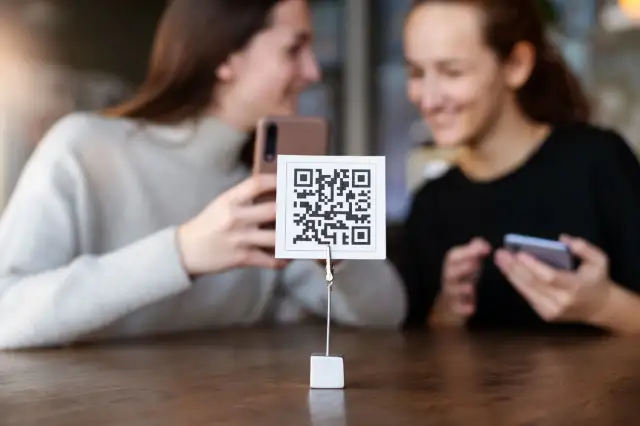 Jak zeskanować kod QR telefonem? Prosty poradnik krok po kroku