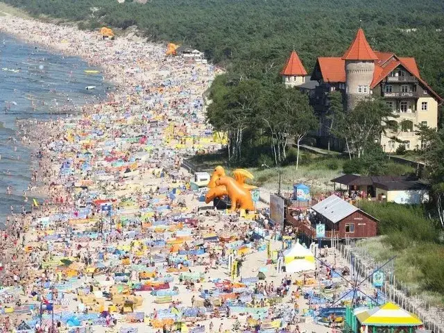Łeba ile mieszkańców – zaskakujące dane o populacji i sezonowych zmianach