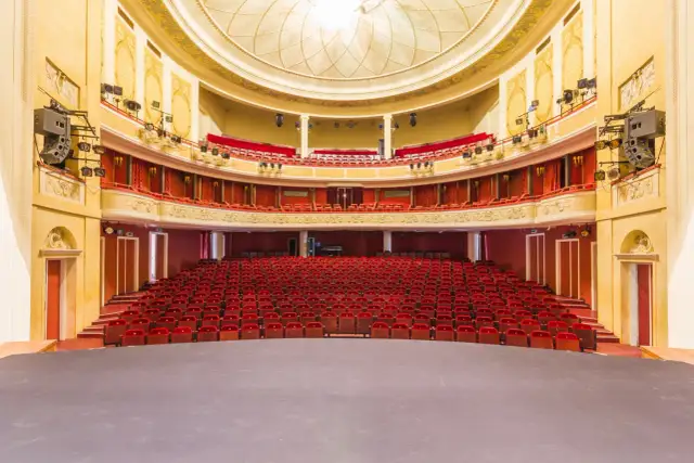 Teatr Polski w Warszawie: Historia, spektakle i wyjątkowe wydarzenia