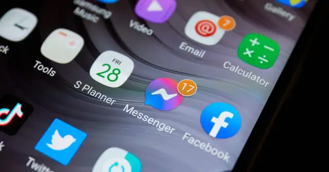 Ikona Messengera na ekranie telefonu. Dowiedz się, jak zmienić dźwięk wiadomości na Messengerze, aby spersonalizować powiadomienia.