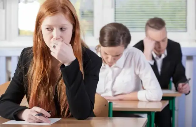 Co jeśli ktoś umrze podczas egzaminu? Procedury i wsparcie dla uczniów