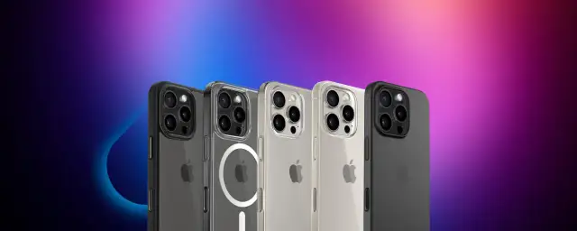 Cinq iPhones avec des coques différentes, dont une transparente avec MagSafe. La compatibilité coque iPhone est essentielle pour protéger votre appareil.