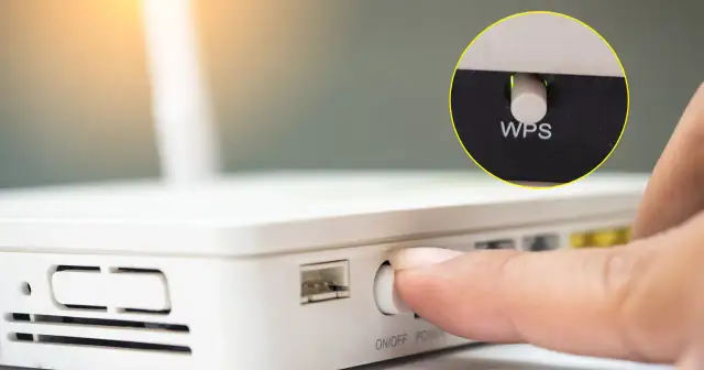 Palec naciska przycisk WPS na routerze. WPS co to? To łatwy sposób na połączenie urządzeń z siecią Wi-Fi.