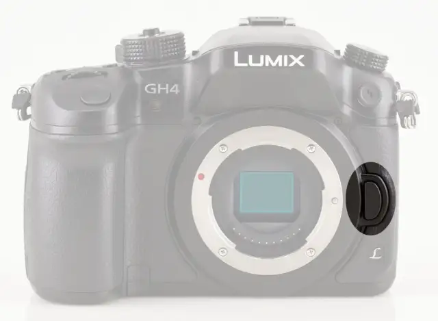 Czarne, okrągłe zapięcie na pasku aparatu Panasonic Lumix GH4.