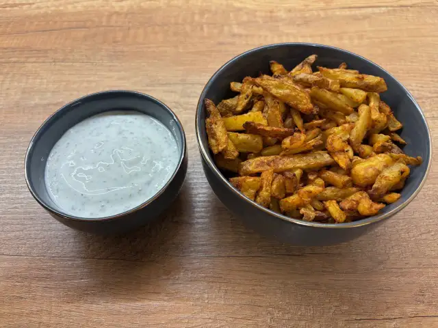 Frytki: Ile kalorii? Smażone vs pieczone vs air fryer
