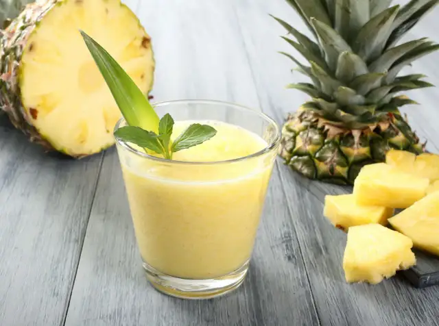 Drinki z sokiem ananasowym: Jak zrobić idealne koktajle?