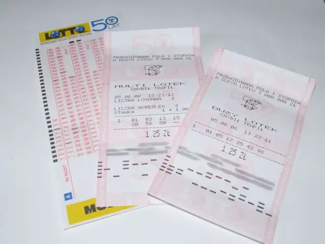 Kupony loterii promocyjnej Lotto. Widoczne numery i kody, szansa na wygraną.