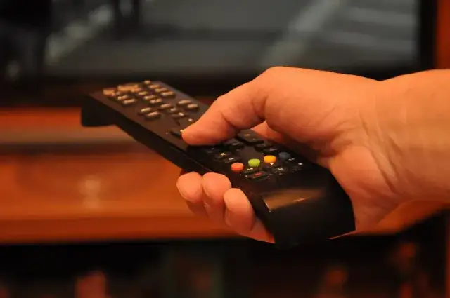 Ile prądu pobiera tv i telewizory LCD? Prawdziwe koszty i zużycie energii