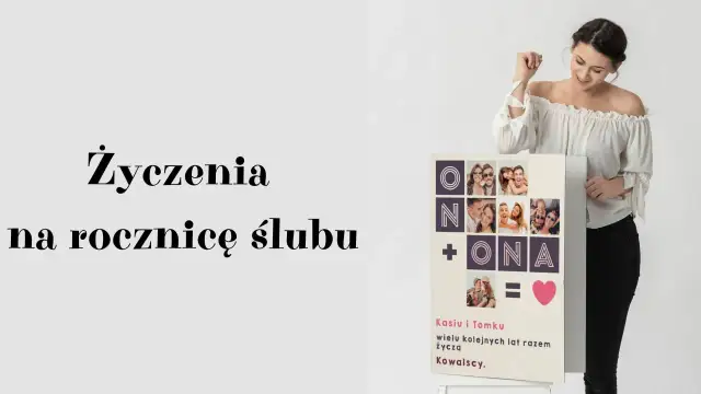 Kobieta z radością prezentuje kartkę z życzeniami na 6 rocznicę ślubu, ozdobioną zdjęciami pary i napisem "On + Ona = Miłość".