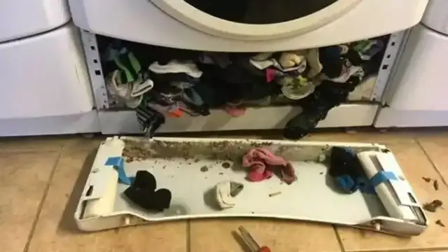 Jak wyciągnąć skarpetki z pralki? Praktyczny poradnik krok po kroku