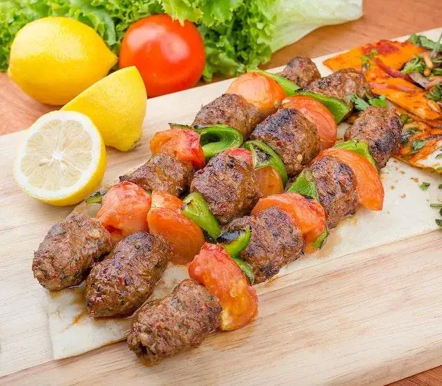 Ile kcal ma duży kebab? Zaskakujące fakty o kaloryczności