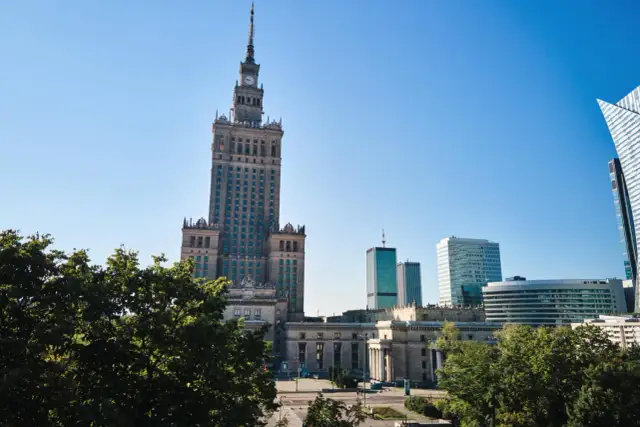 Krótki pobyt w stolicy – jak wybrać miejsce noclegowe dopasowane do celu podróży