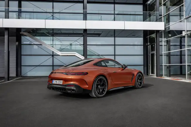 Mercedes AMG GT S Coupe - niezwykłe osiągi i elegancja w jednym