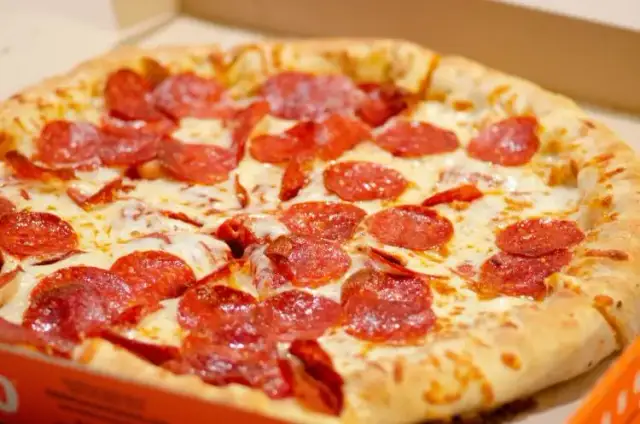 Ile kalorii ma pizza? Odkryj zaskakujące różnice w kaloryczności