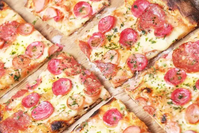 Najlepszy przepis na ciasto na pizzę, który zawsze się udaje