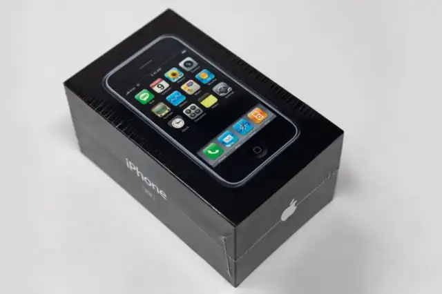 Boîte scellée du premier iPhone, un objet de collection qui représente le prix premier iPhone.